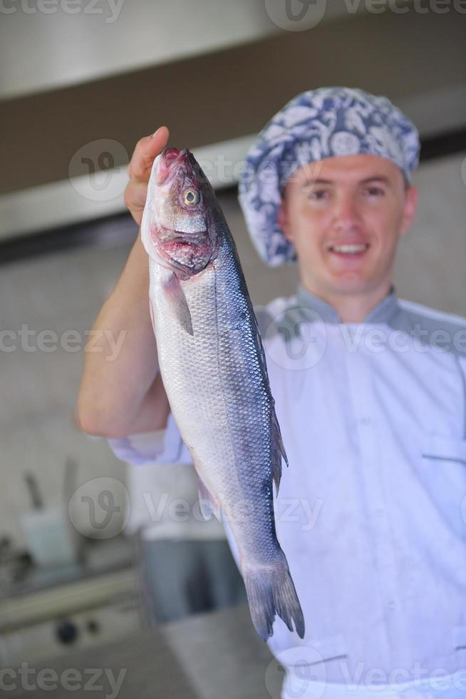 chef prepara il cibo foto