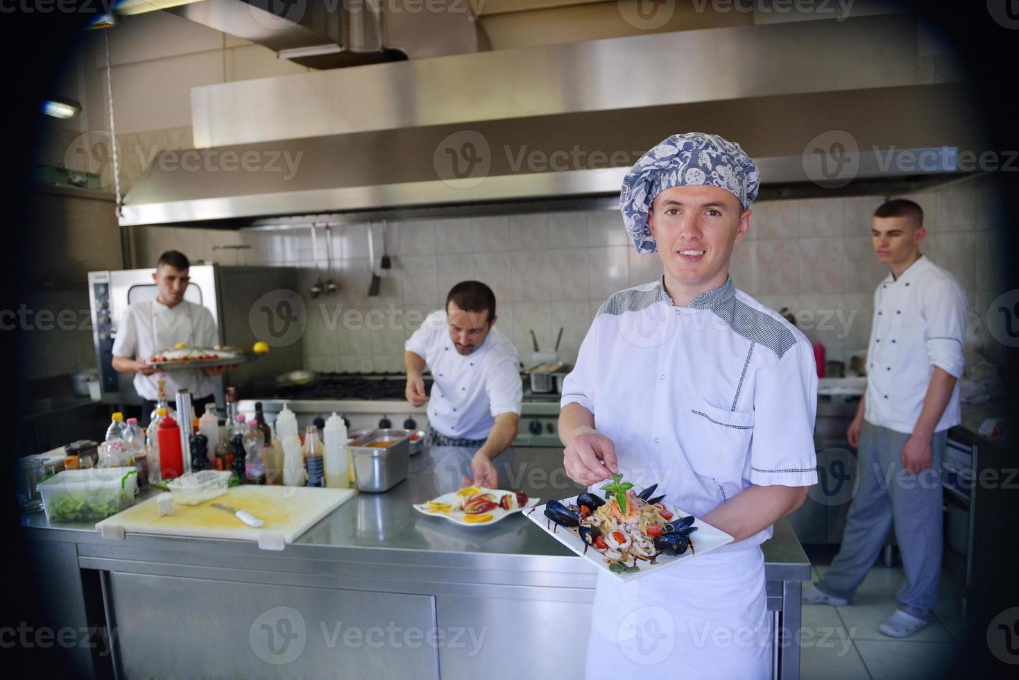 chef prepara il cibo foto