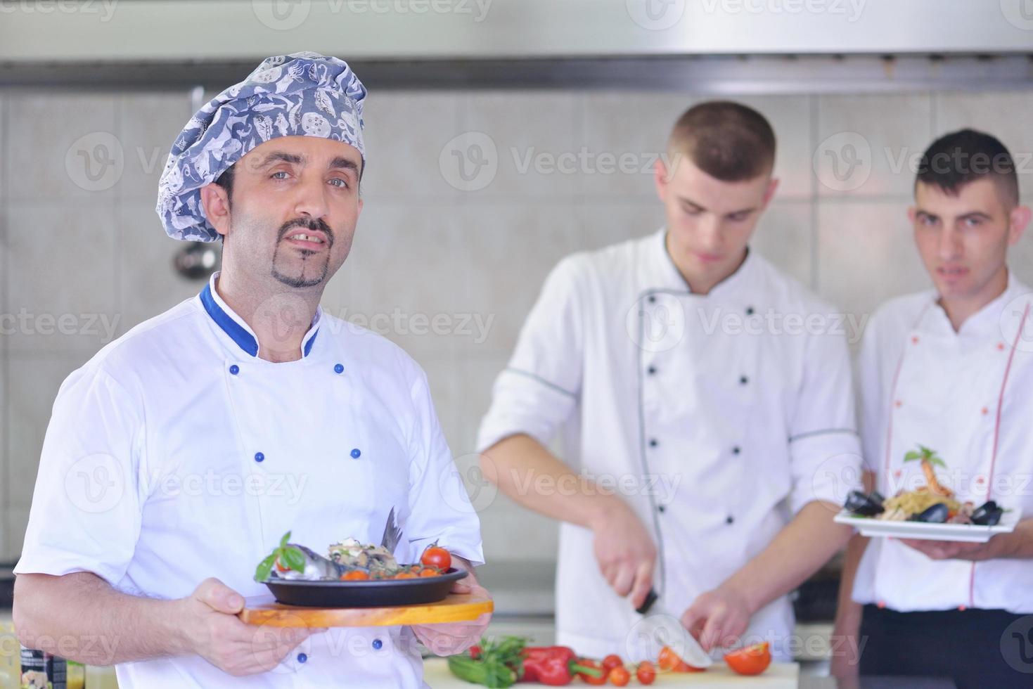 chef prepara il cibo foto