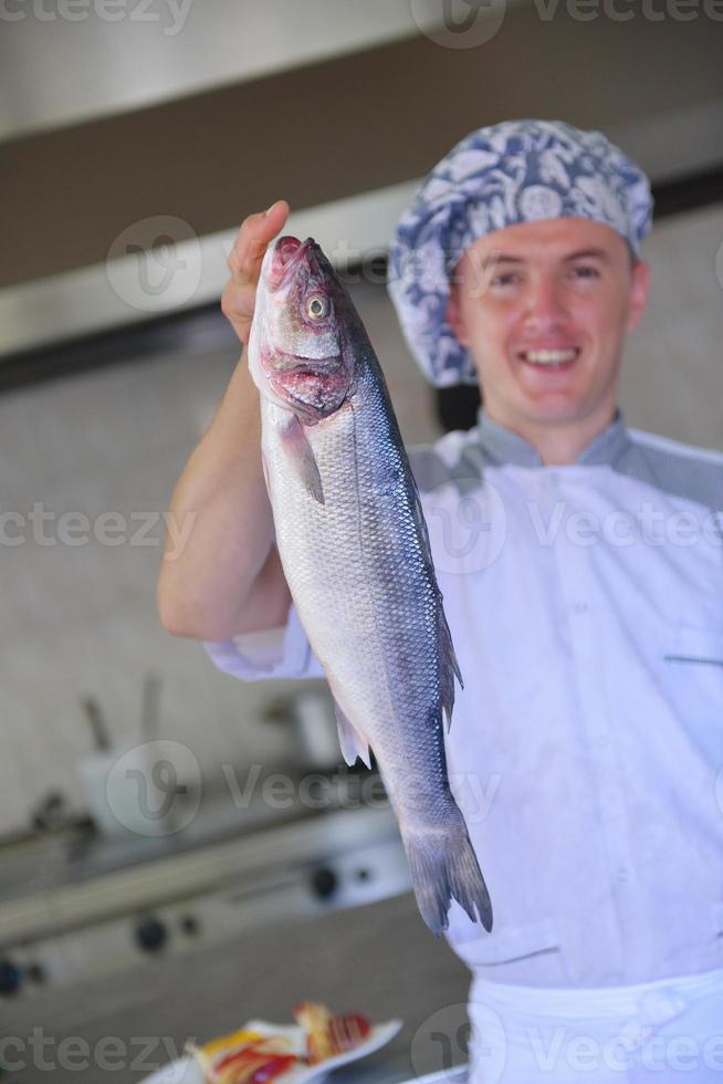 chef prepara il cibo foto