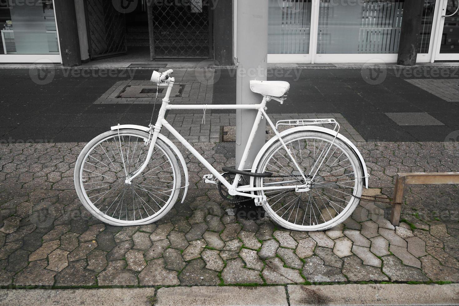 fantasma bicicletta o ciclo fantasma ciglio della strada memoriale foto