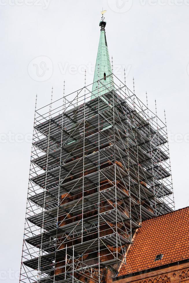 Chiesa Torre con impalcatura foto