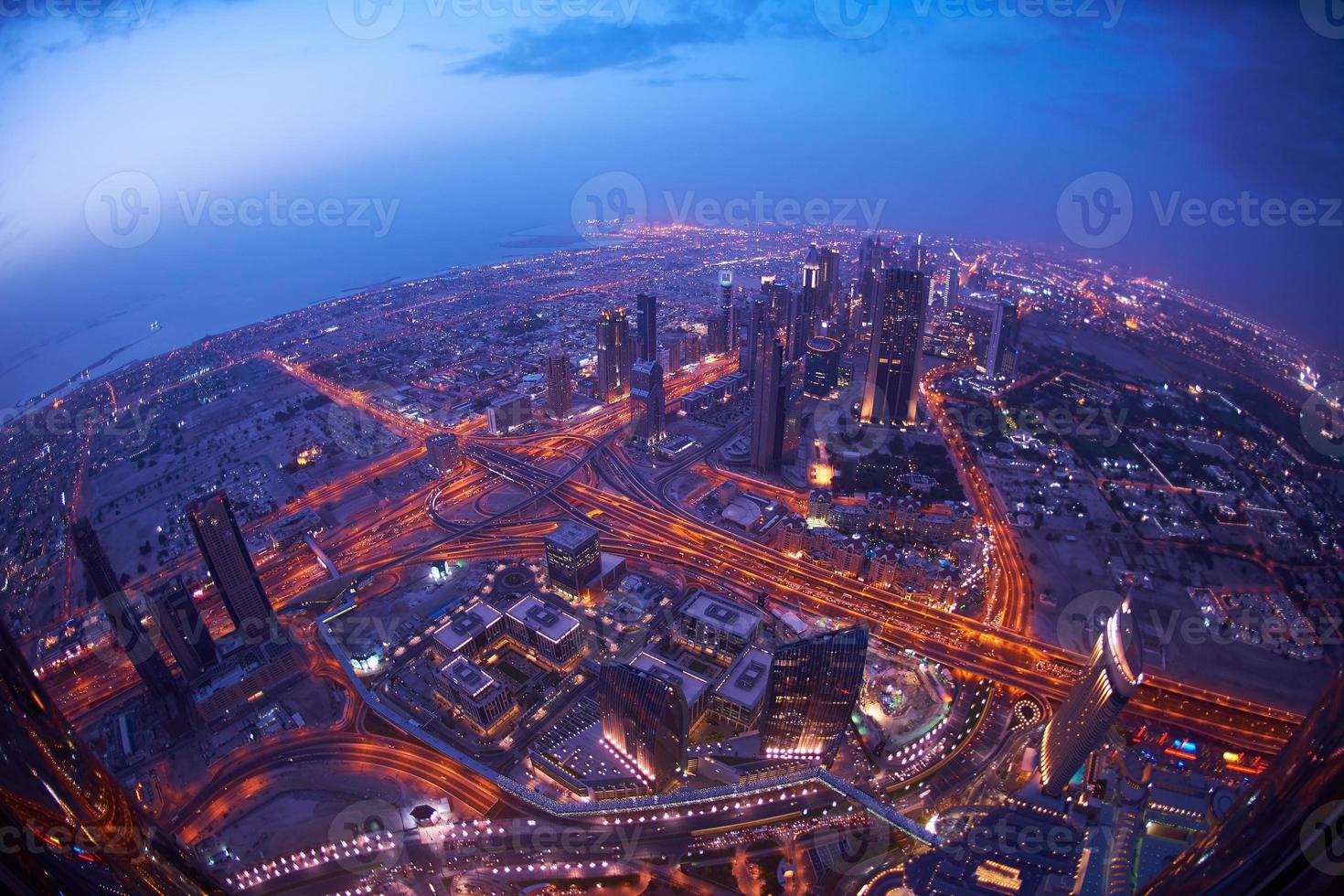 skyline notturno di dubai foto