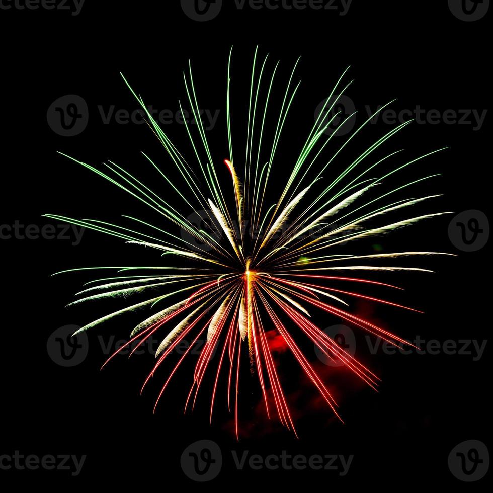 fuochi d'artificio cinque - cinque fuochi d'artificio esplosione a 4 ° di luglio celebrazione nel il unito stati - vivace colore effetto foto