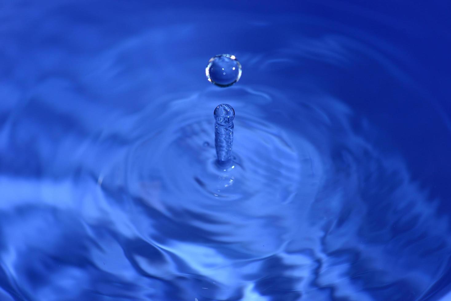 forme astratte dell'acqua. immagine per uno sfondo fatto di acqua. foto