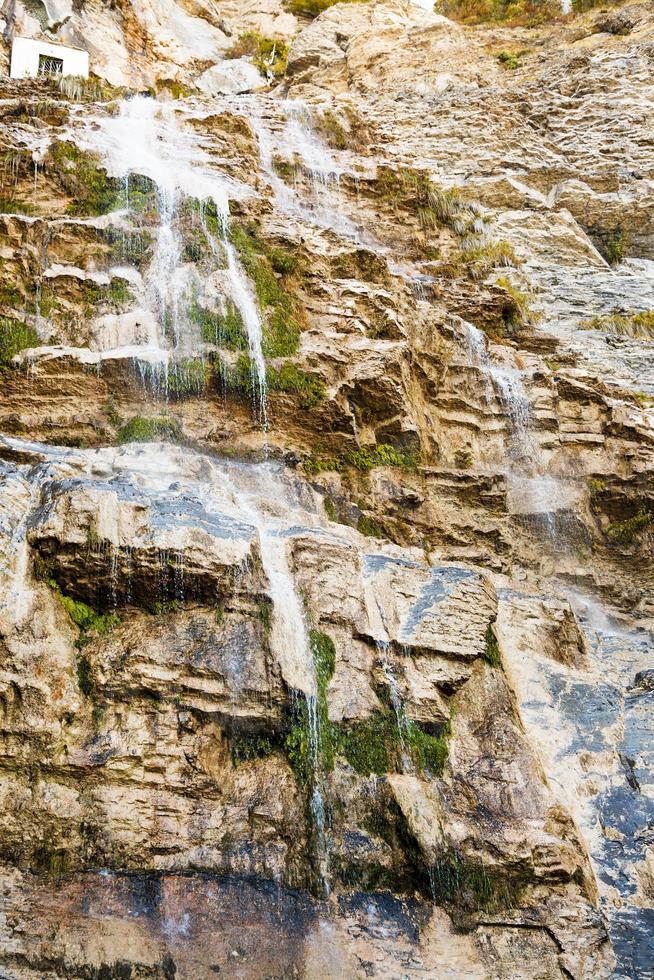 cascata uchan-su nel della Crimea rocce foto