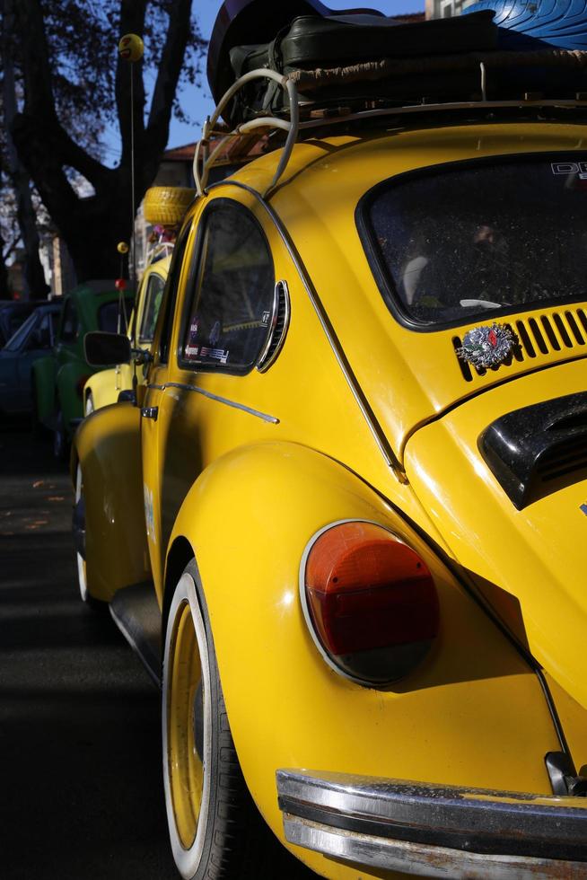 giallo auto macchine volkswagen classico azione foto