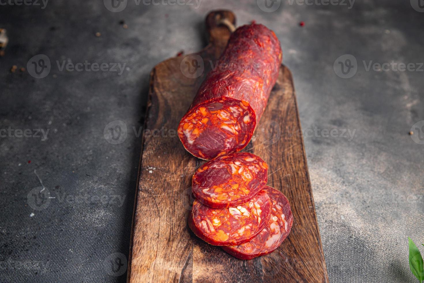 chorizo salsiccia carne fresco piatto salutare pasto cibo merenda su il tavolo copia spazio cibo sfondo foto