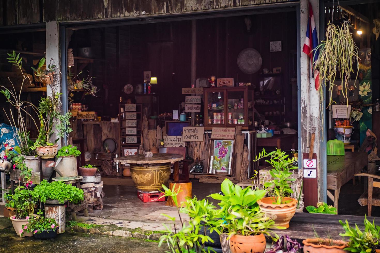 kanchanaburi.thailandia-1 luglio 2017.tradizionale cibo ristorante nel etong villaggio a kanchanaburi città Tailandia .pilok il mio il vecchio il mio vicino il thai-myanmar confine foto