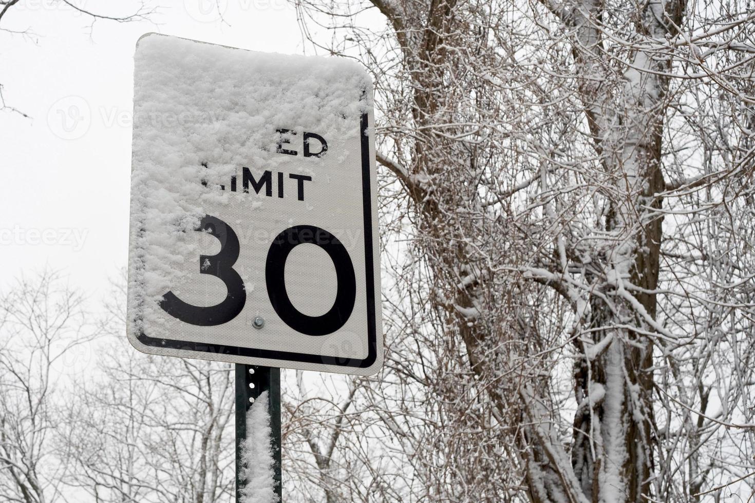 strada cantare sotto neve nel Stati Uniti d'America foto