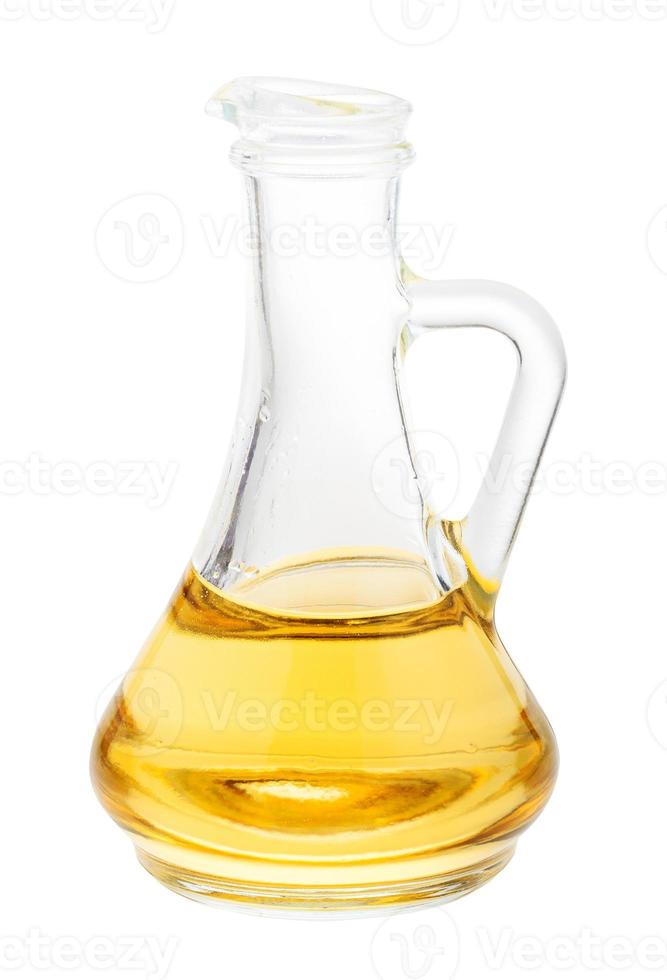 bicchiere brocca con verdura olio isolato su bianca foto