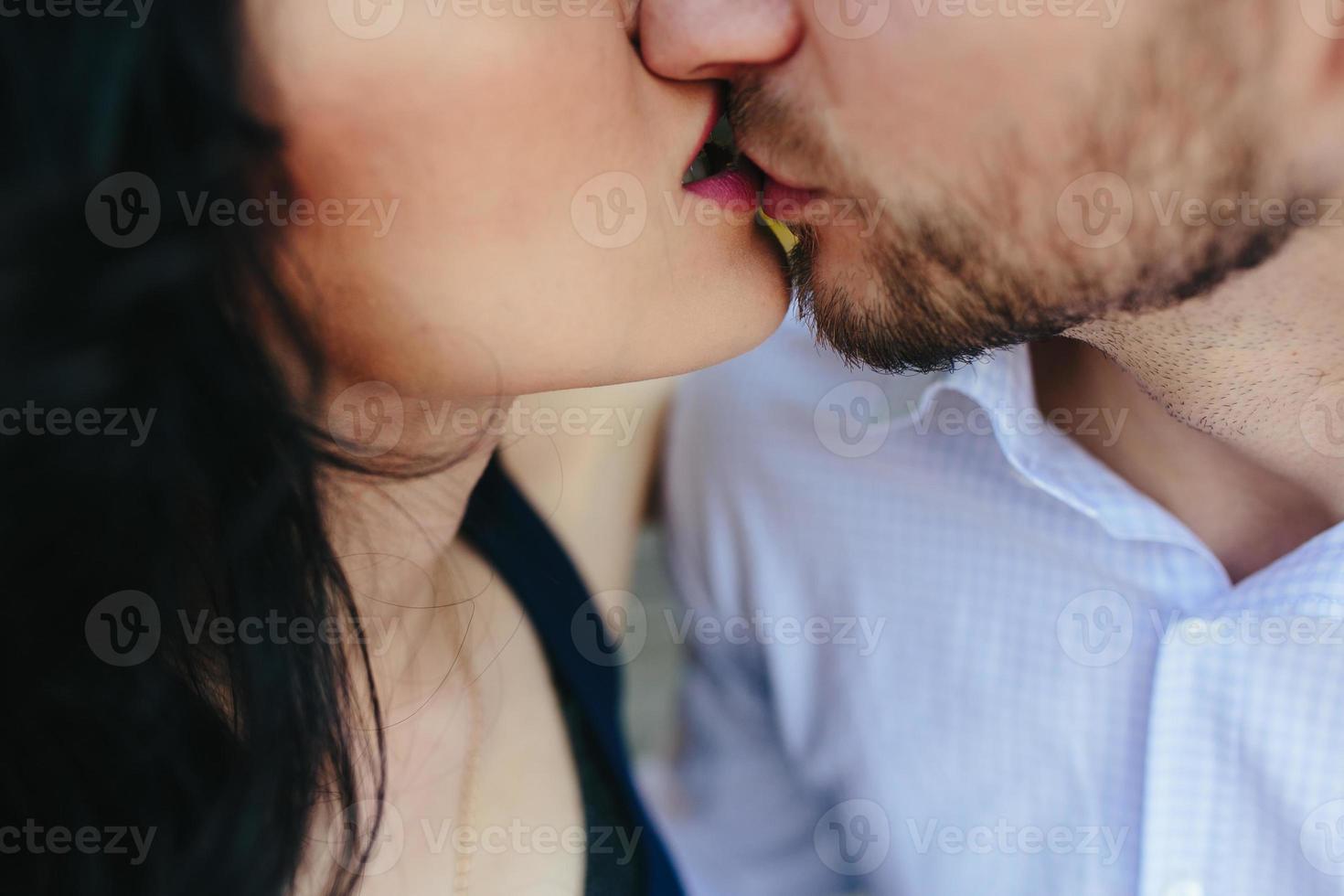 uomo e donna al lago foto