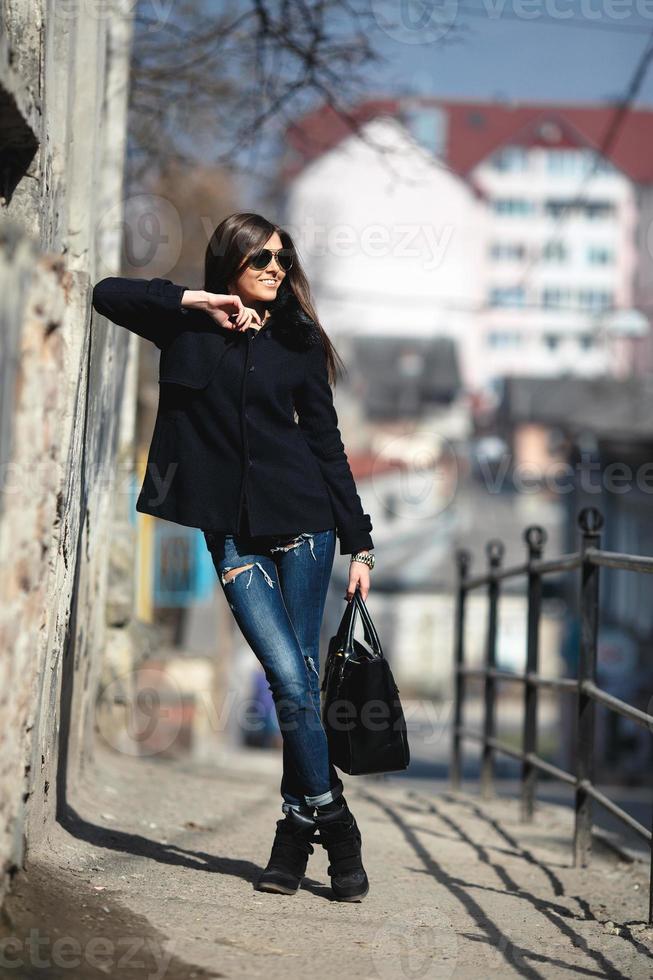 ragazza in città foto