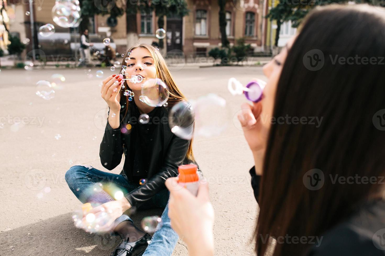 Due giovane adulto ragazze foto