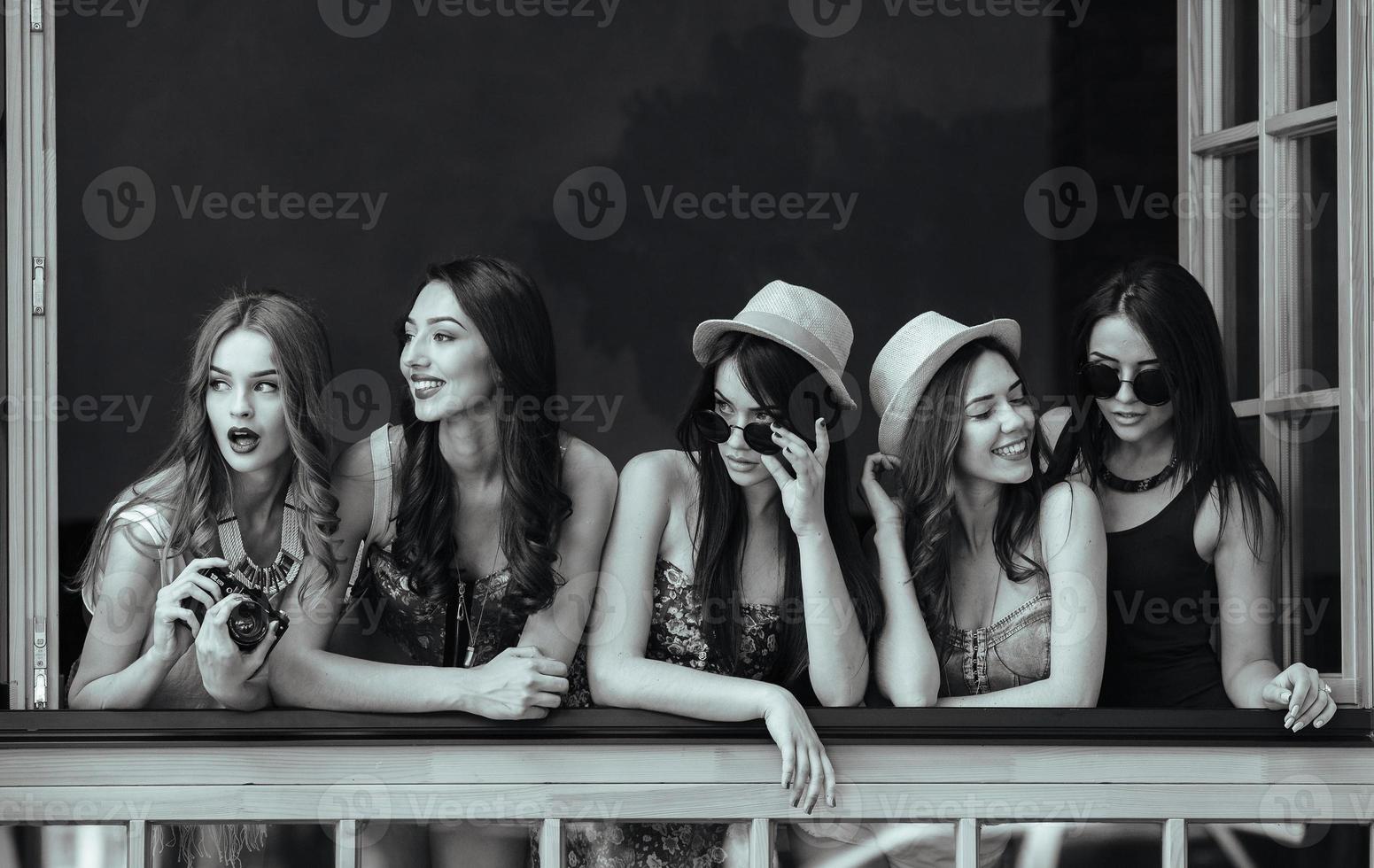 cinque bellissimo giovane ragazze foto