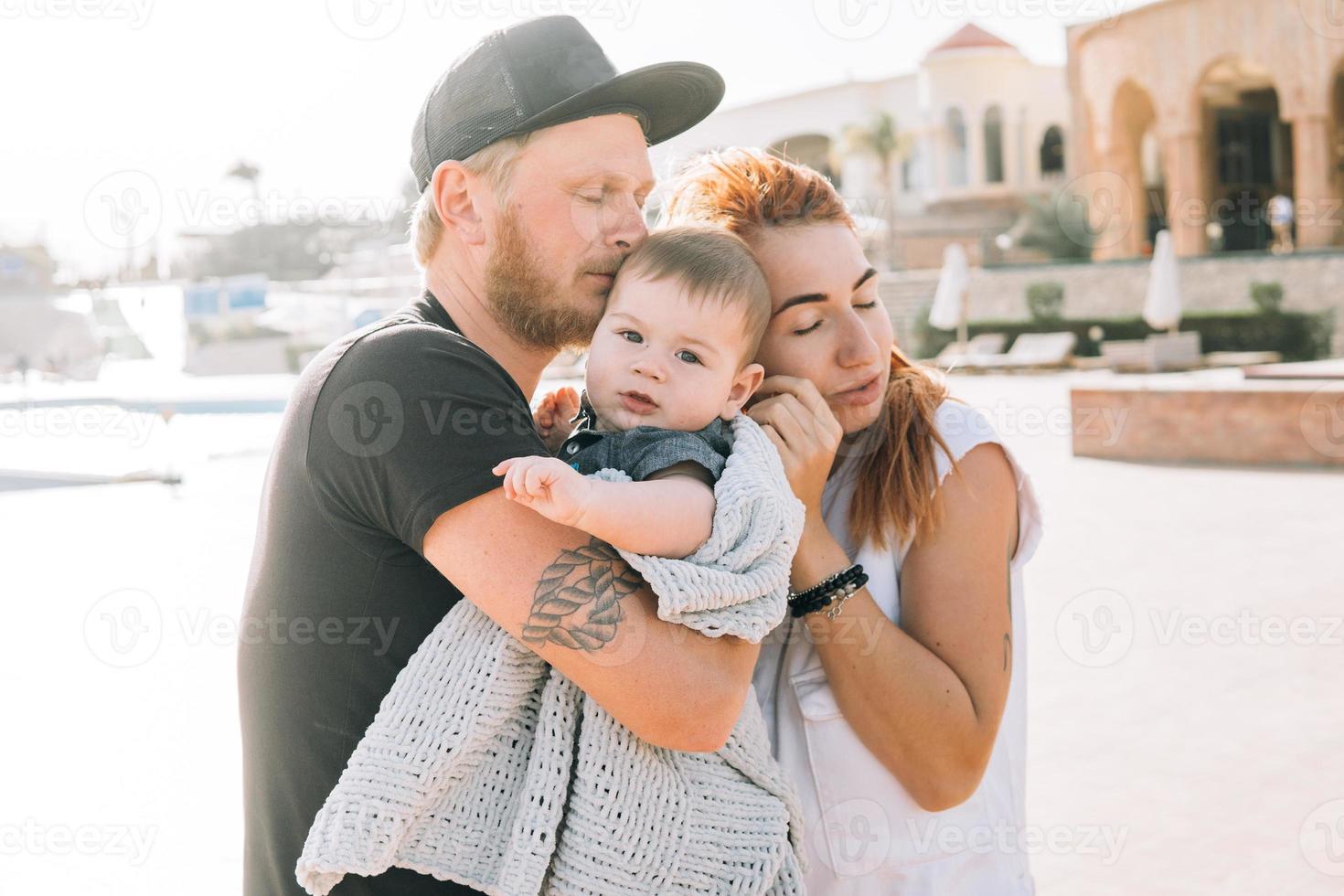 giovane famiglia in vacanza foto