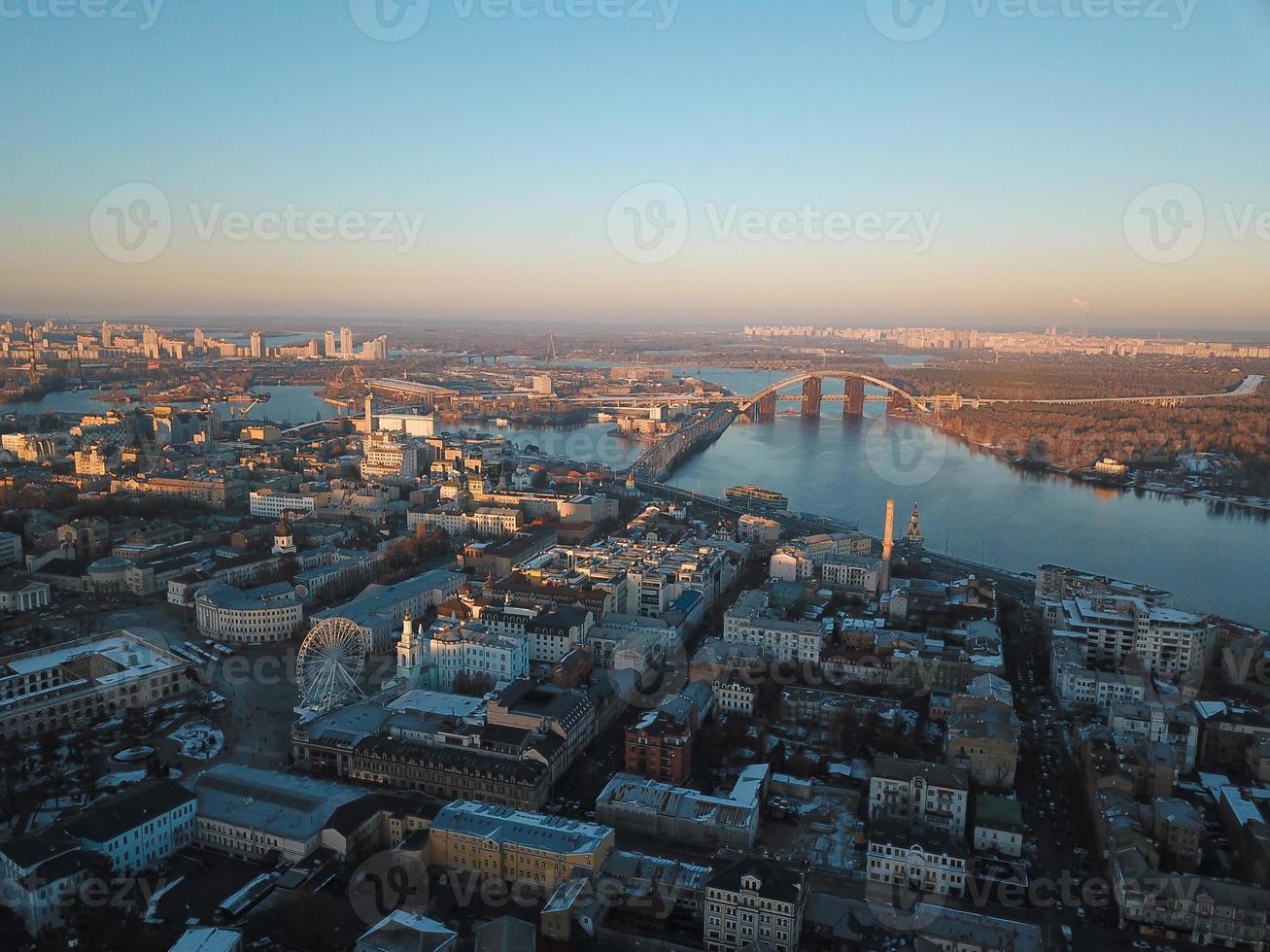 aereo fuco filmato. panorama di podil nel kiev foto