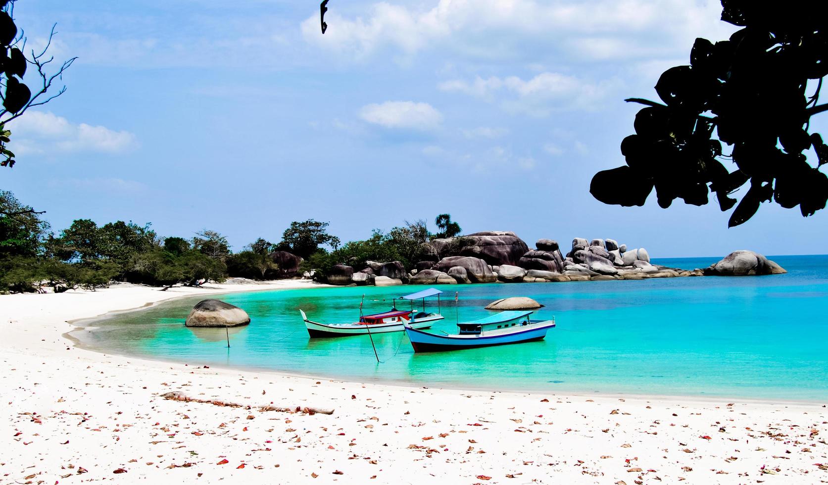 il bellezza di tanjung tingi spiaggia, laskar pelangi, belitung, Indonesia foto