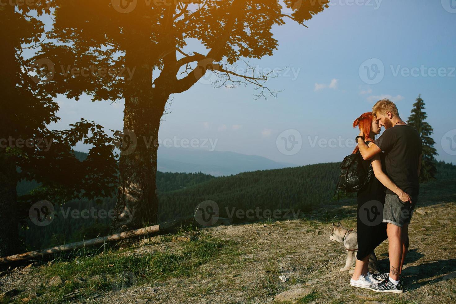 foto di un' coppia nel il montagne