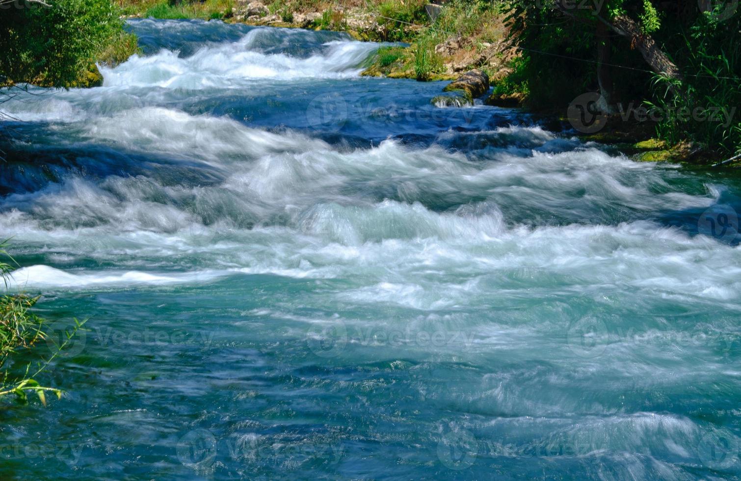 bellissimo fiume nel il natura foto