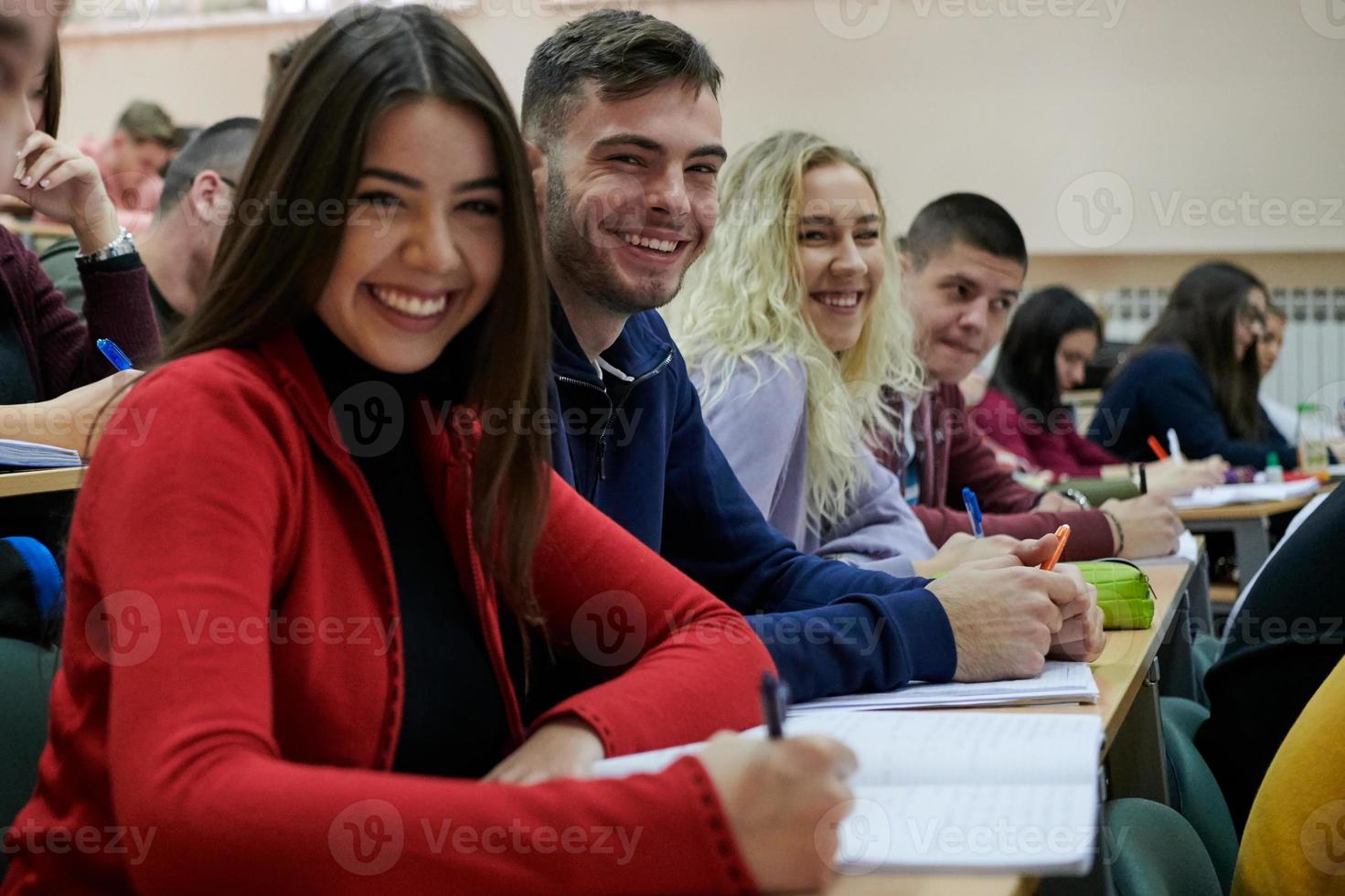 studenti gruppo nel anfiteatro foto