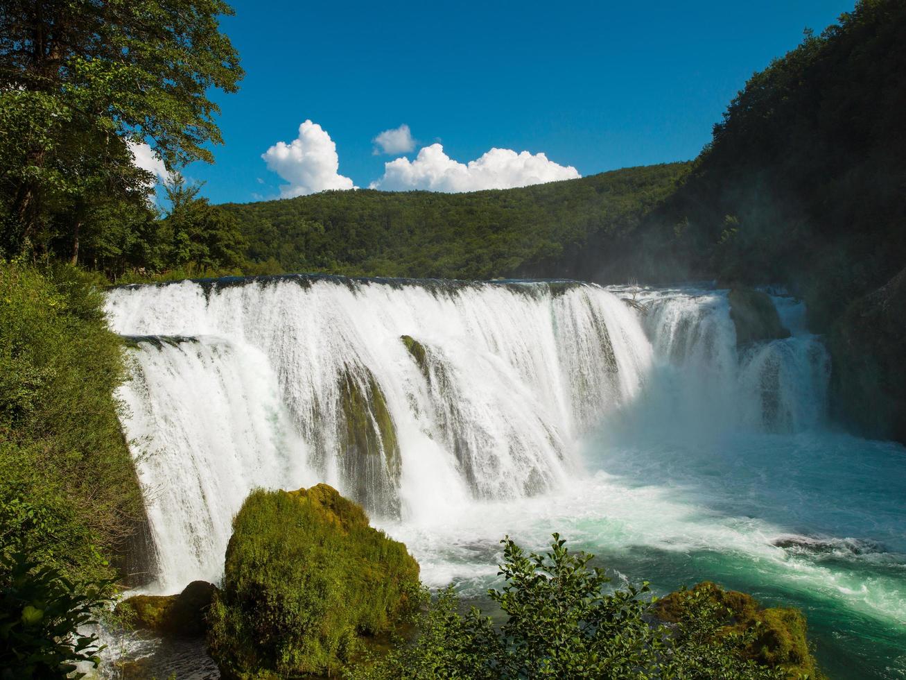 vista di una cascata foto