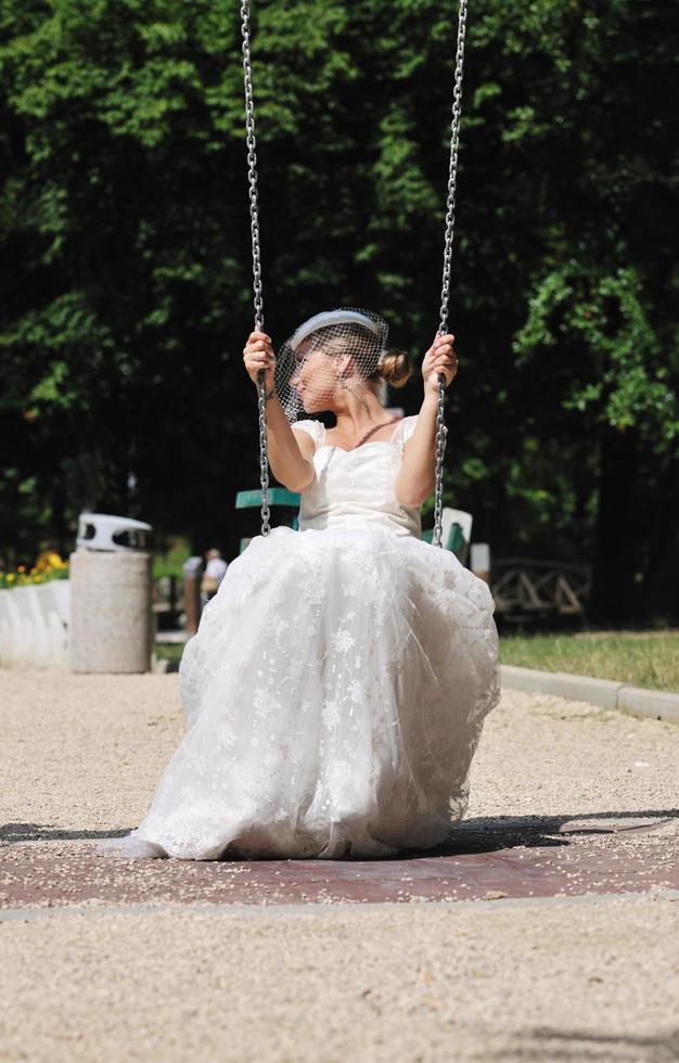 bella sposa all'aperto foto