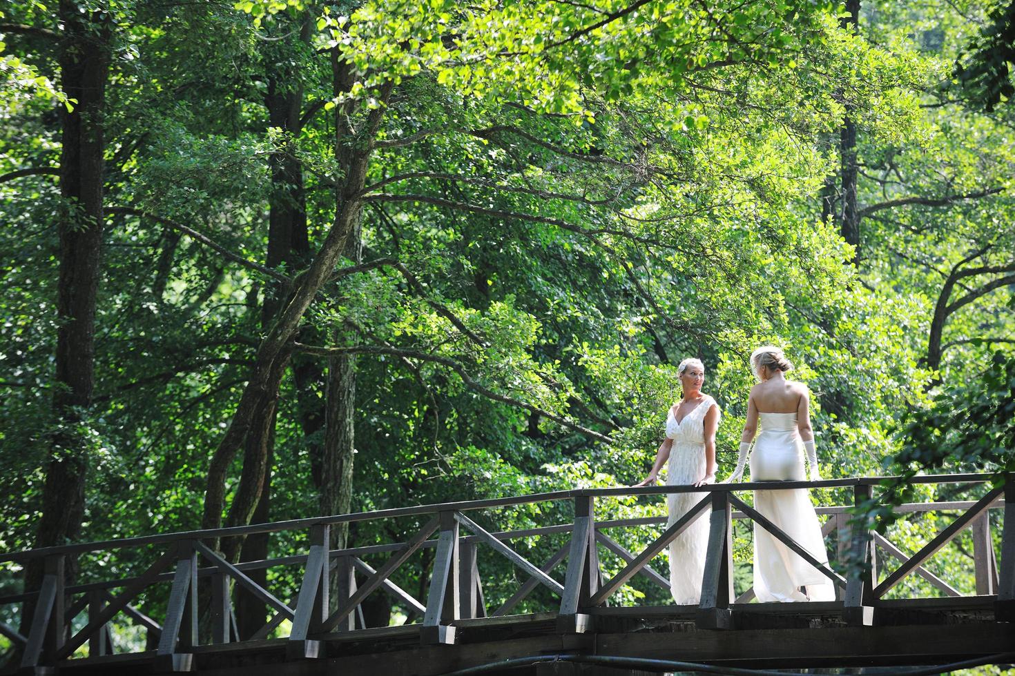 bella sposa all'aperto foto