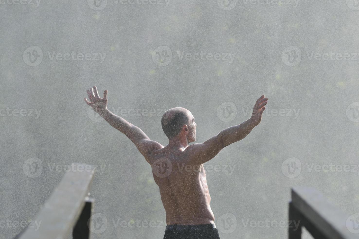 uomo nel cascata foto