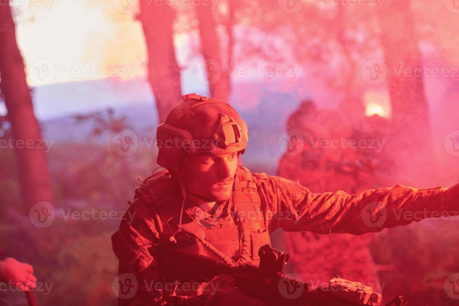 militare soldati nel campo foto