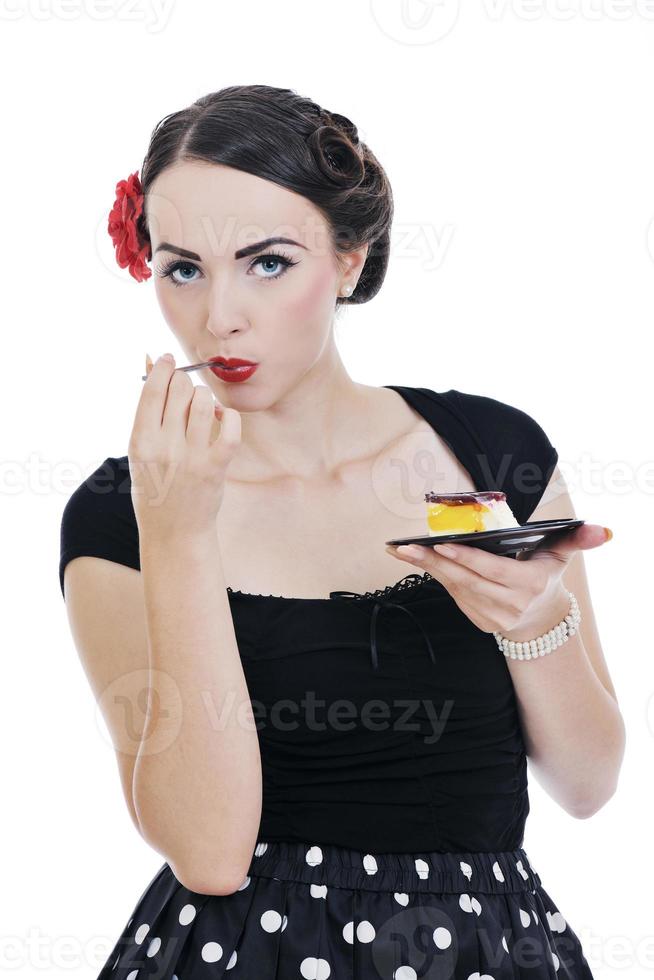 bellissimo giovane donna mangiare dolce torta foto