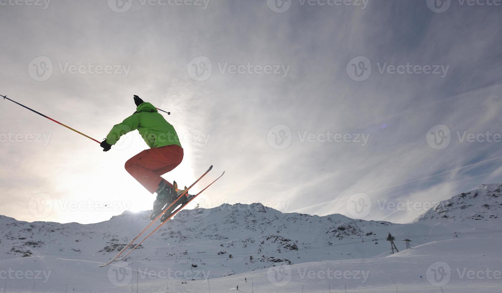 sciatore su montagna foto