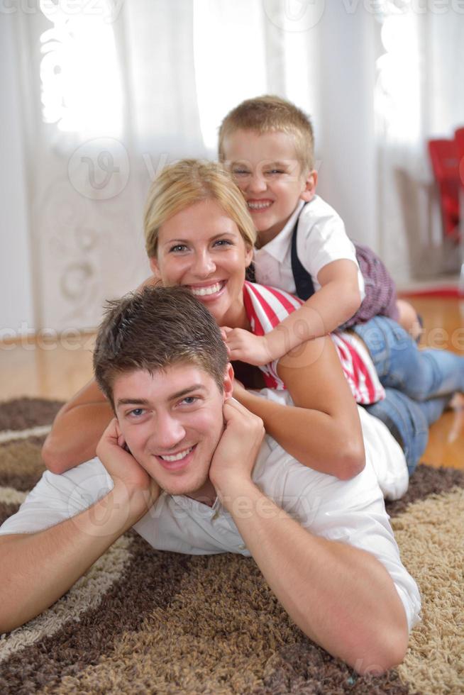 famiglia a casa foto