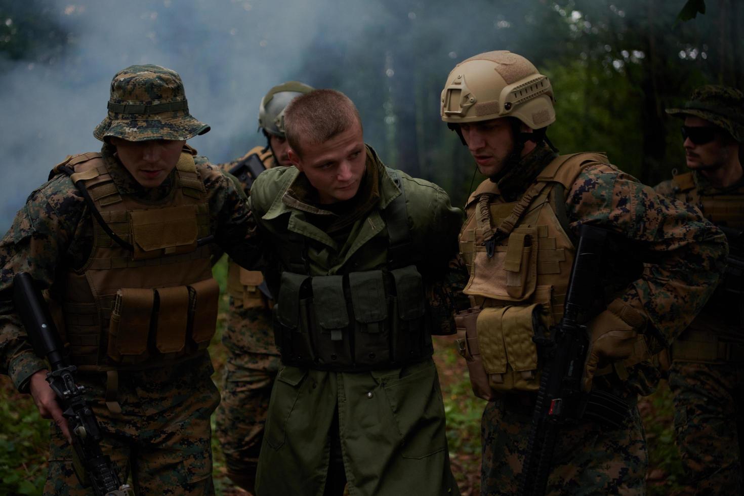 marines catturare terrorista vivo foto