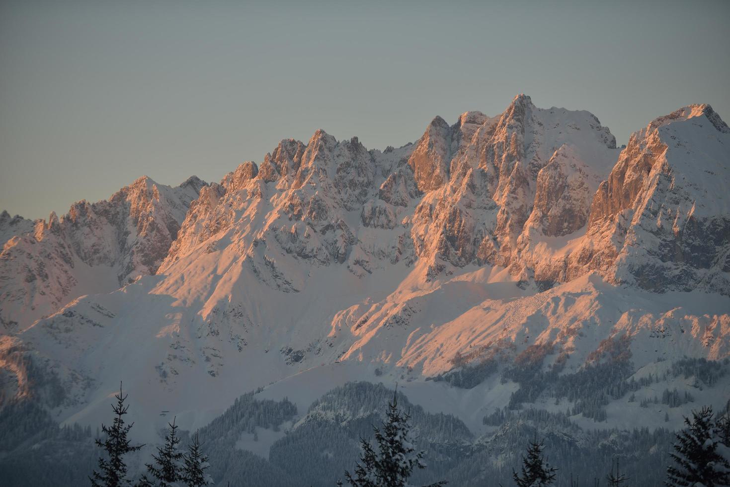 paesaggio montano invernale foto