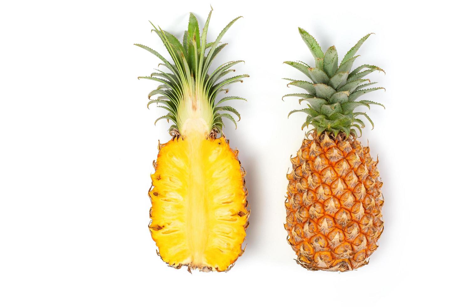 ananas diapositiva su bianca sfondo foto