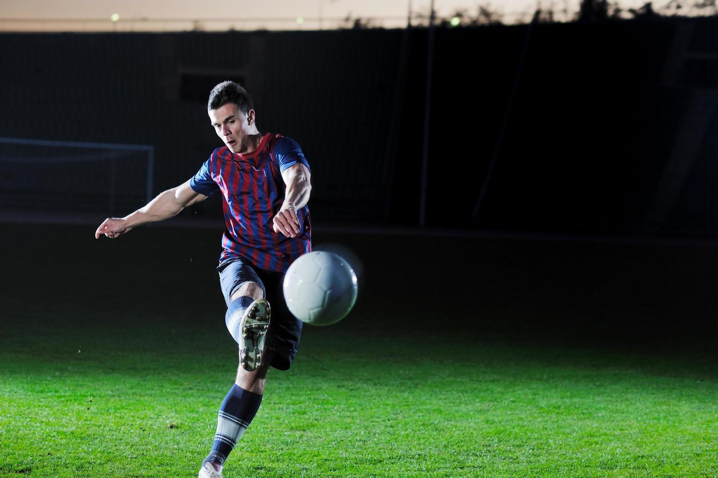 calcio giocatore nel azione foto