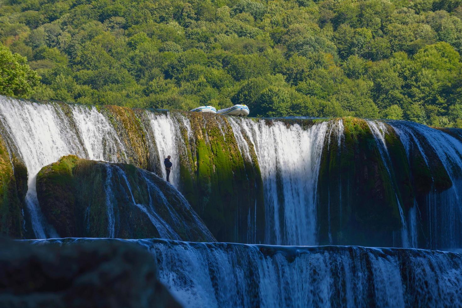 vista di una cascata foto