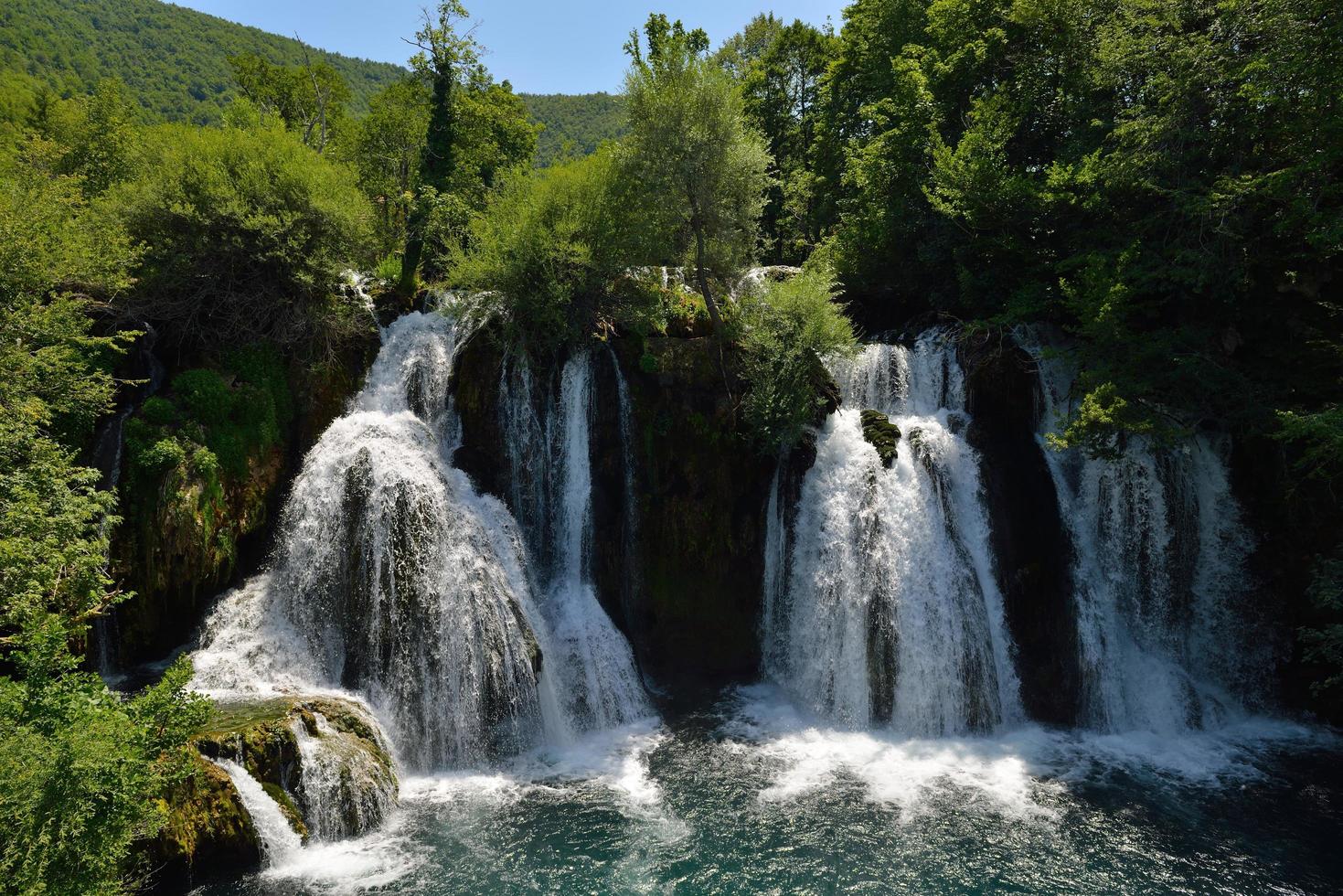 vista di una cascata foto