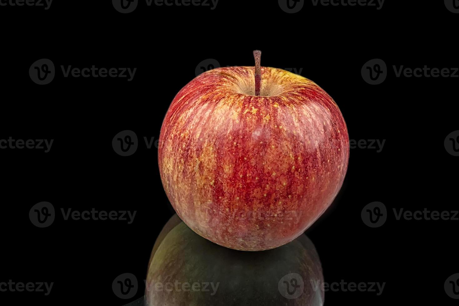 fresco Mela come un' sfondo per designer. appena raccolto mele a partire dal un Mela albero. foto