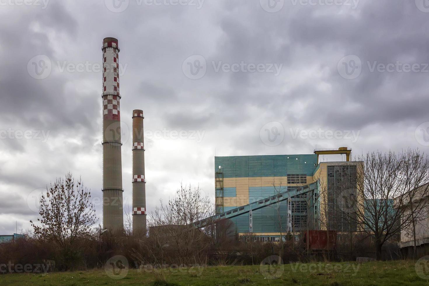 fabbrica con industriale camino. industria concetto Immagine. foto