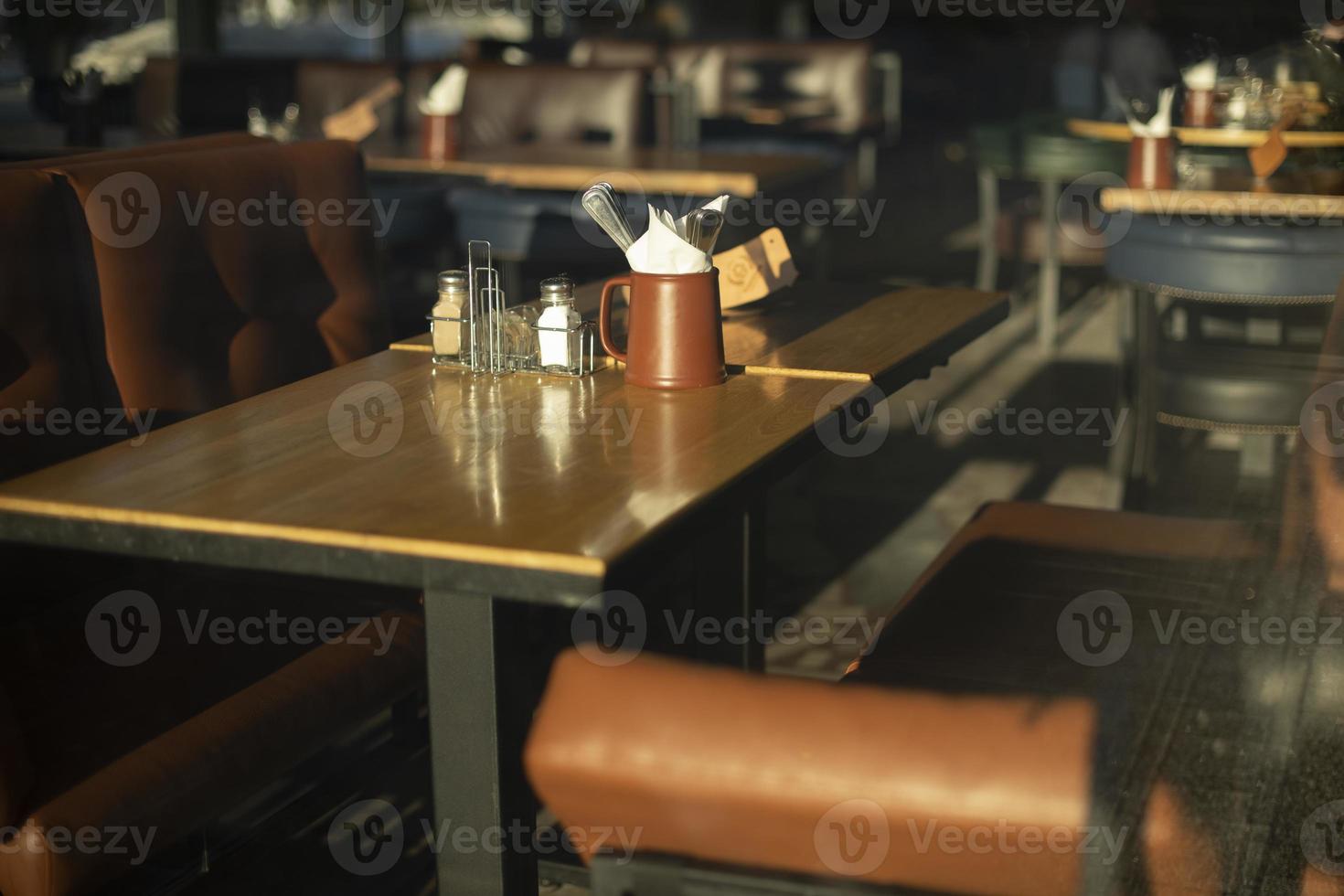 tavola al ristorante. posto dove mangiare. foto