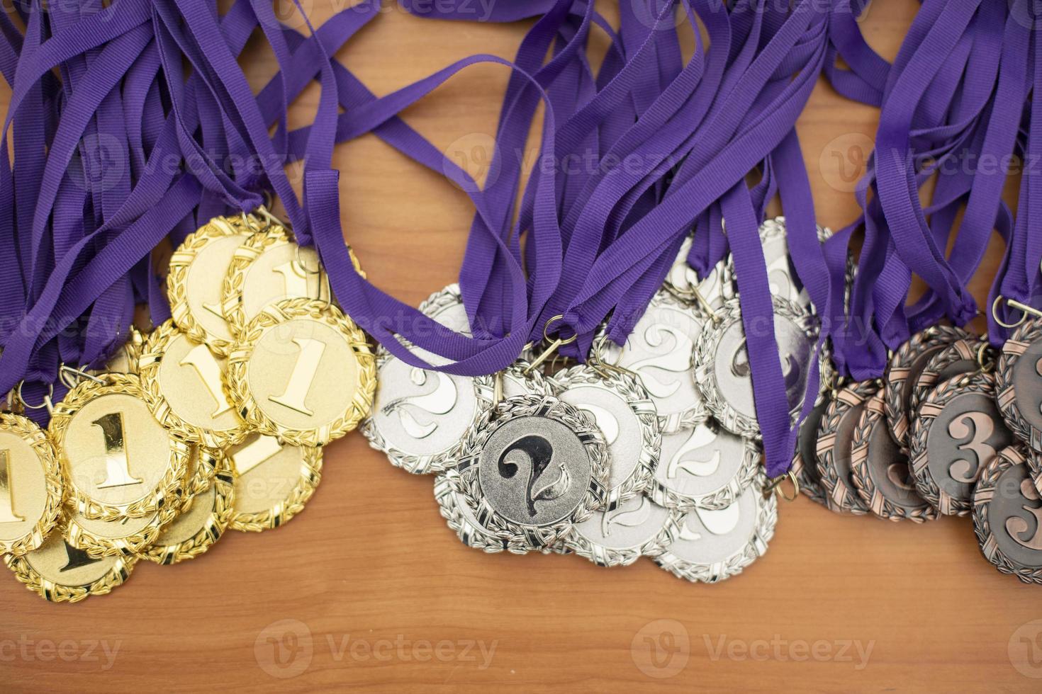 medaglie per vincitori. distintivo di distinzione per sportivo conquiste. foto