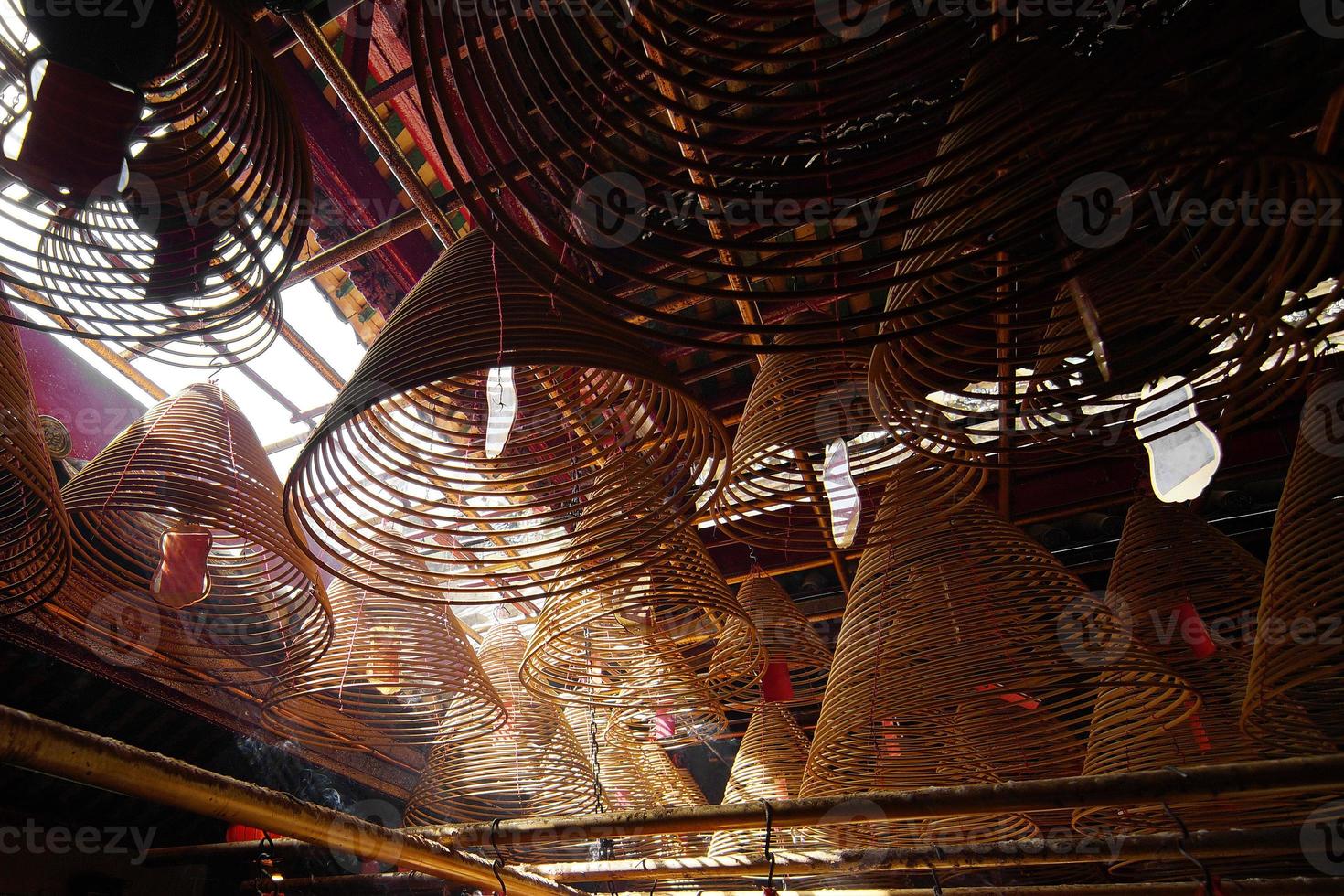 incenso nel tempio cinese foto