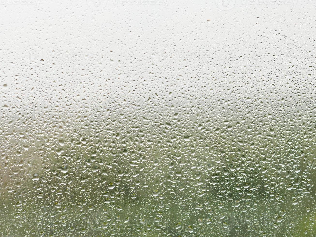 gocce di pioggia su casa finestra Pannello foto