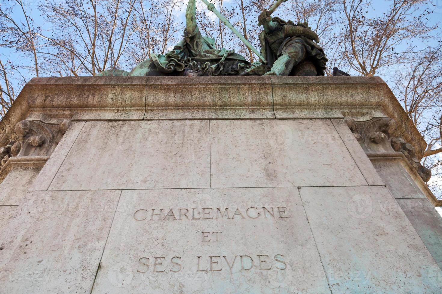 monumento di Carlo Magno nel Parigi foto
