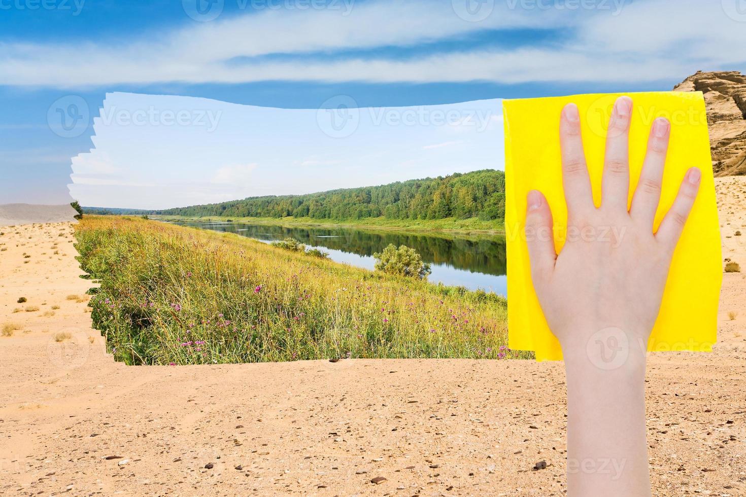 mano elimina deserto di giallo stoffa foto