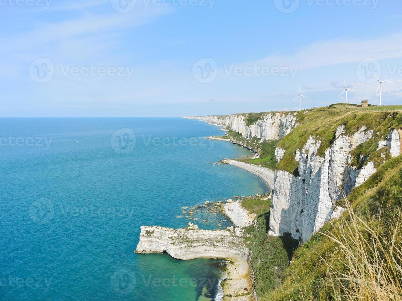 vento turbine su inglese canale costa nel Normandia foto