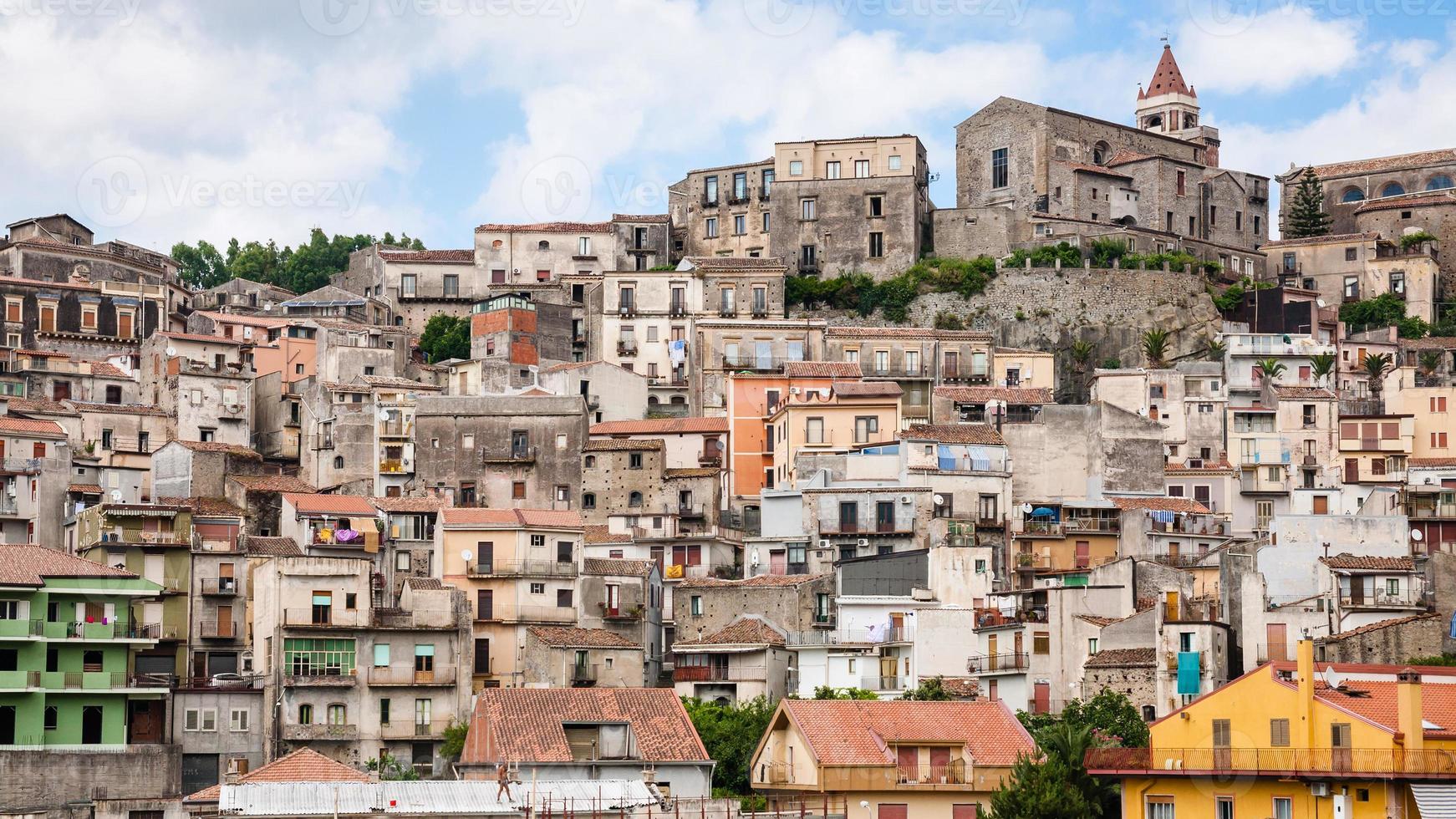 paesaggio urbano di castiglione di sicilia cittadina nel sicilia foto