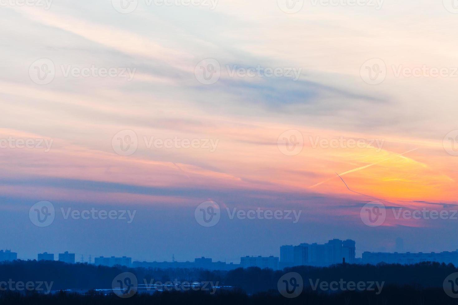 presto blu Alba sotto città foto